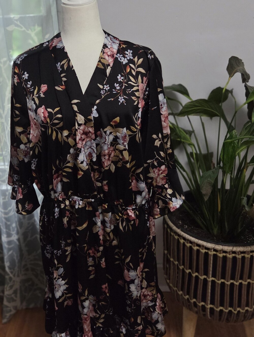Boohoo Dress Black Floral Size 18